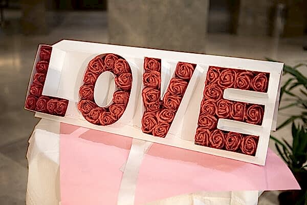 Güllü ışıklı love tabela - Görsel 3