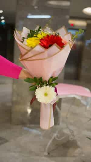Renkli gerbera buketi